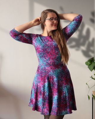 Pojď se mnou ✨ZAZÁŘIT✨ Podzim nemusí být plný šedé/béžové/černé! Zahal se do výrazných vzorů a barev a ukaž světu, že jsi...