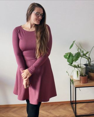 Milé dámy, prosím přivítejte v nabídce nový materiál! Měkkoučká, nemačkavá, splývavá. Přesto pevná a nežmolkovací.......